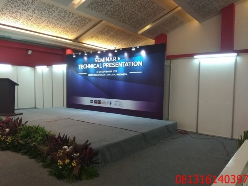 Backdrop R8 Partisi Pameran 