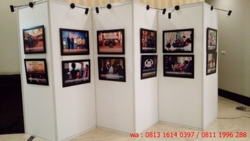 Sewa Partisi Pameran Panel Foto Jabodetabek  Nyewain